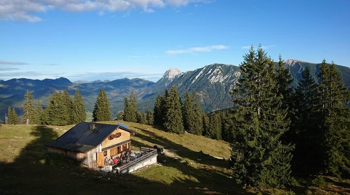 Seewaldhütte mit Ausblick | © DAV Sektion Geltendorf