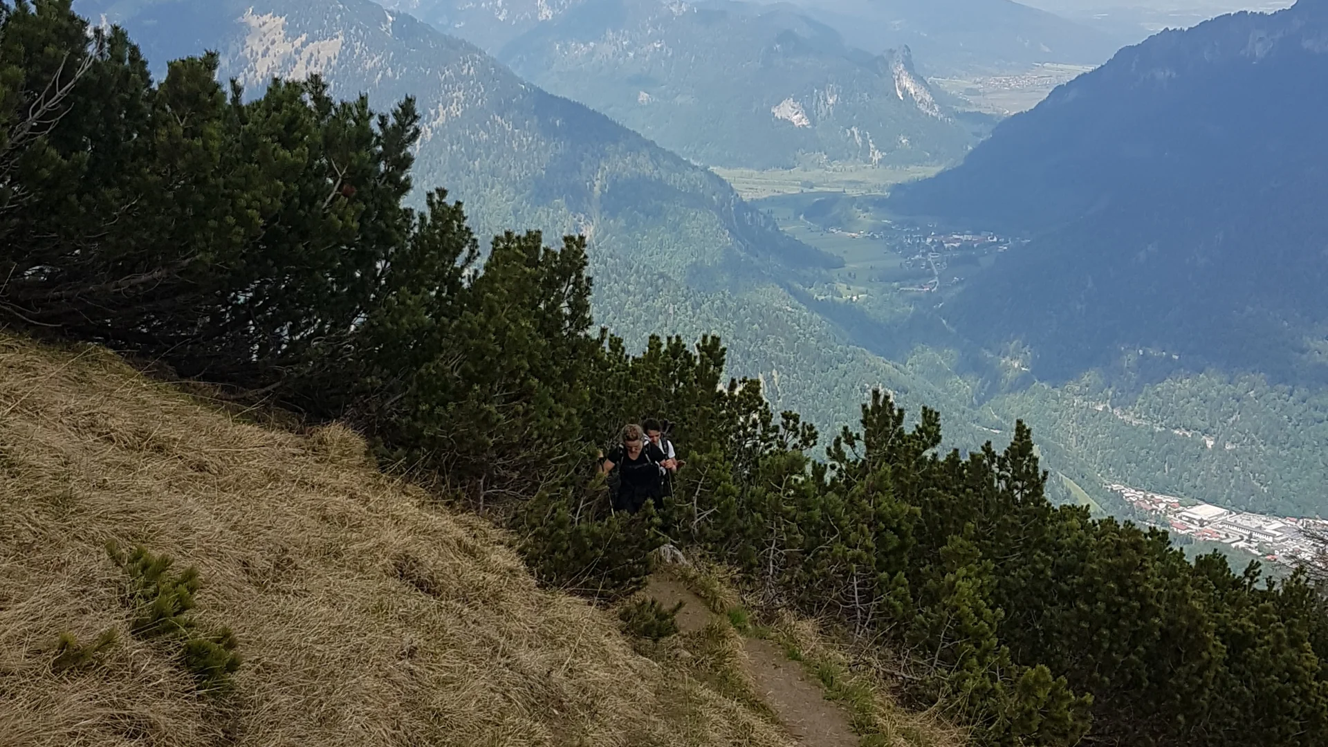 Hoher Fricken Teilabschnitt mit steinigem Pfad am Hang | © DAV Sektion Geltendorf